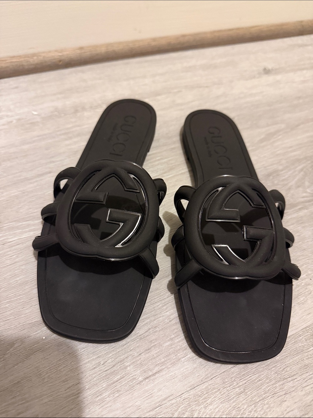 Gucci Black Interlocking GG Slide Sandals - Picture 3 of 5